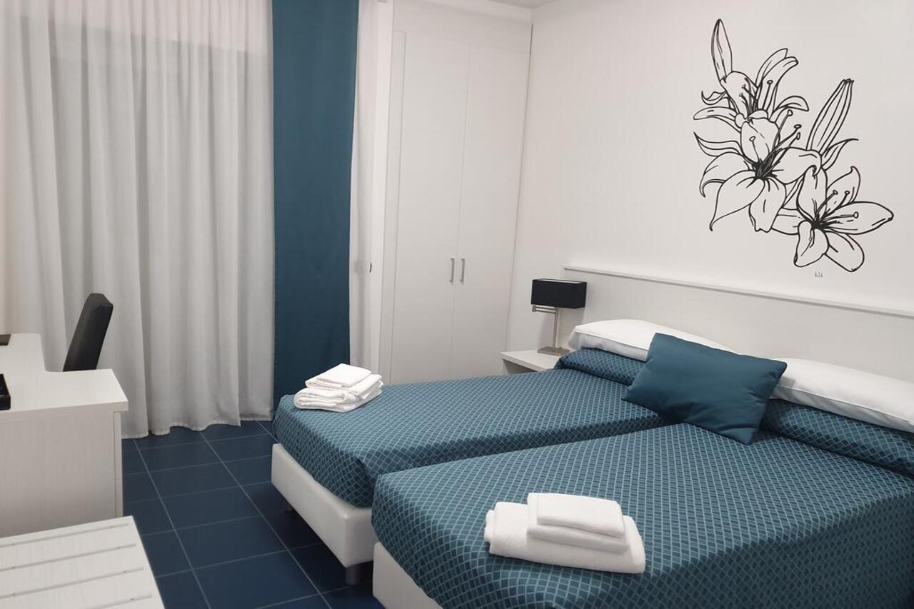 Hotel Villa Chiara แตร์ราชินา ภายนอก รูปภาพ