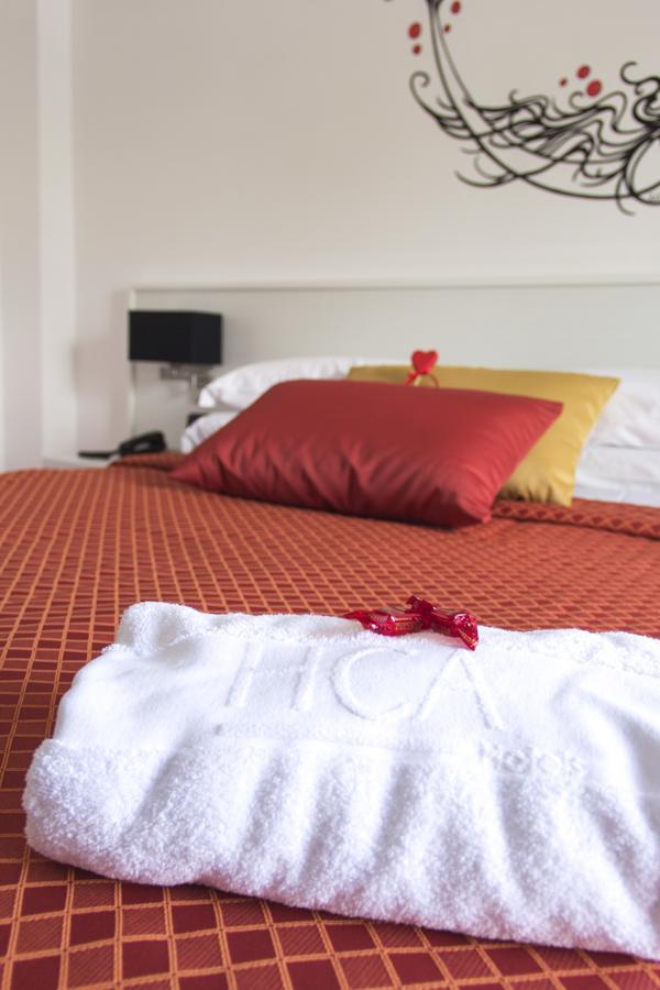 Hotel Villa Chiara แตร์ราชินา ภายนอก รูปภาพ