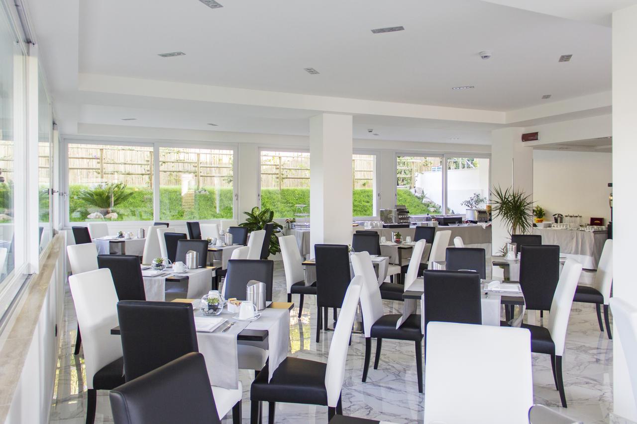 Hotel Villa Chiara แตร์ราชินา ภายนอก รูปภาพ